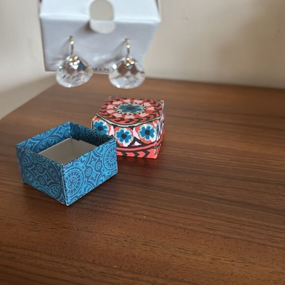 Mythologie clear faceted broad teardrop faux crystal pierced earrings New w/ tag - Picture 5 of 7